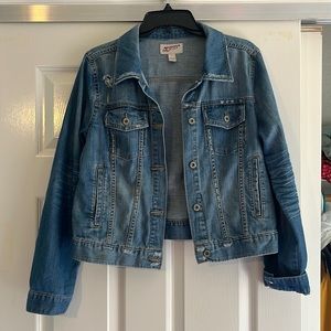 Arizona distressed jean jacket full length sleeves cropped barely worn